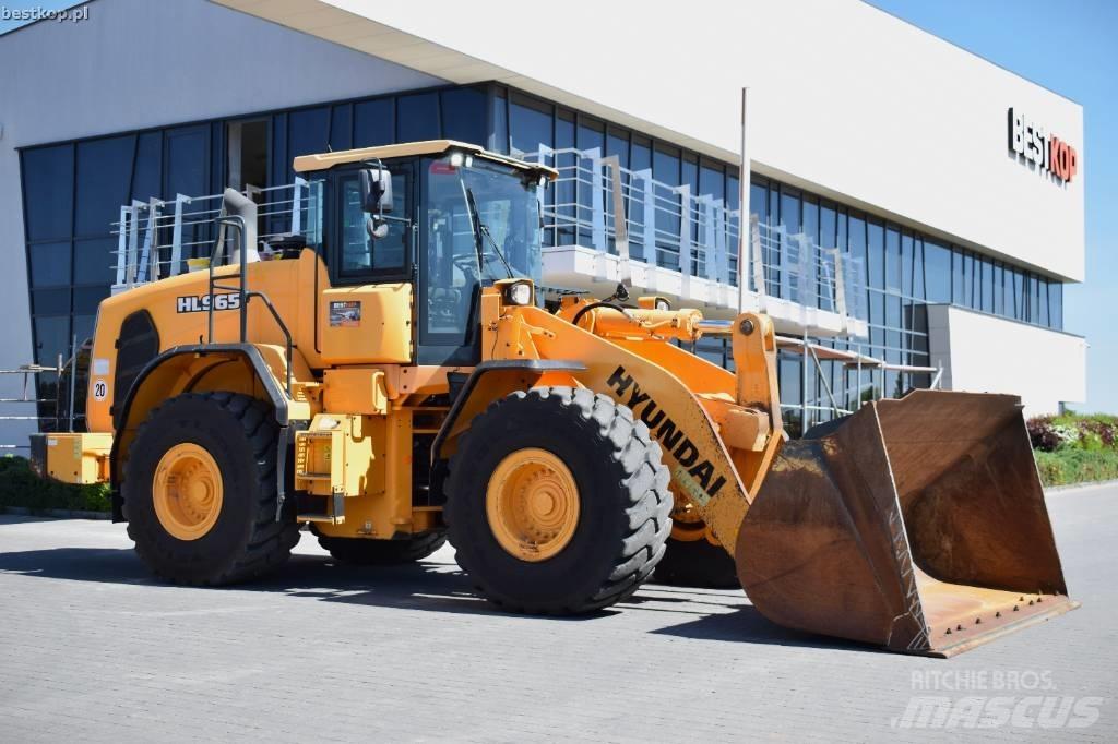 Hyundai HL 965 Gumikerekes homlokrakodók