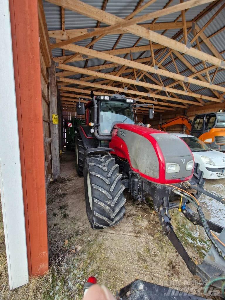 Valtra T 151 hitchec Traktorok