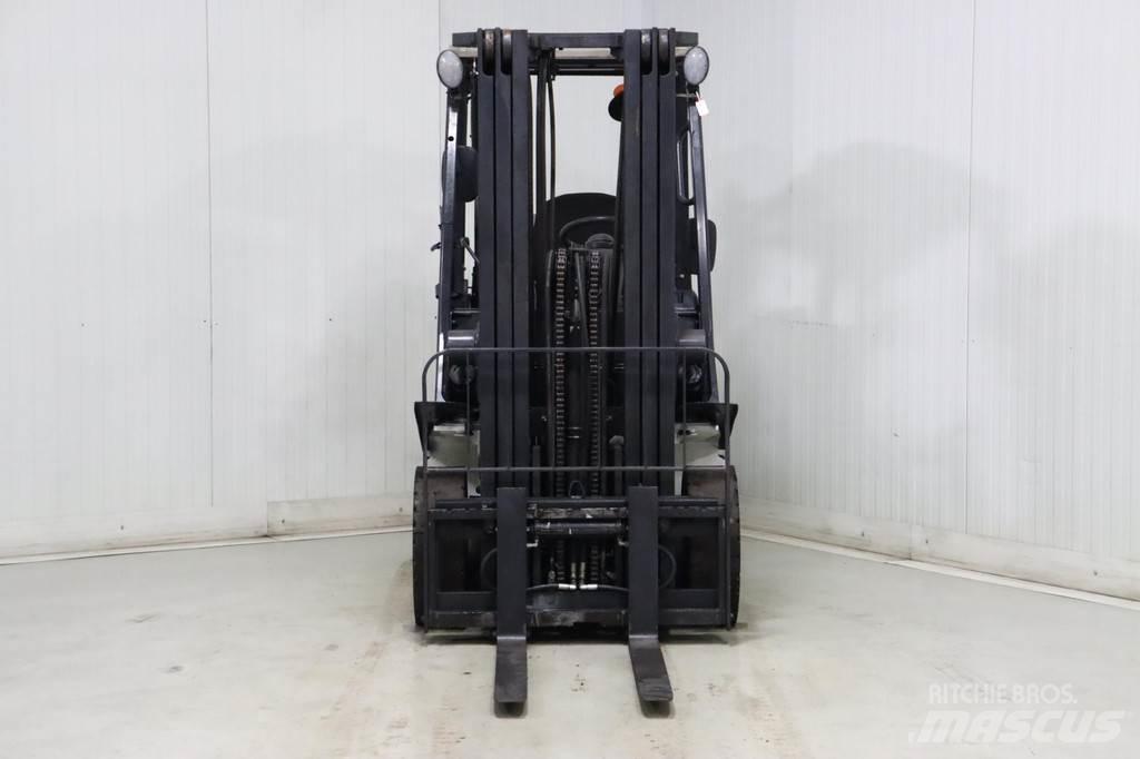 Nissan U1D2A20LQ Gázüzemű targoncák