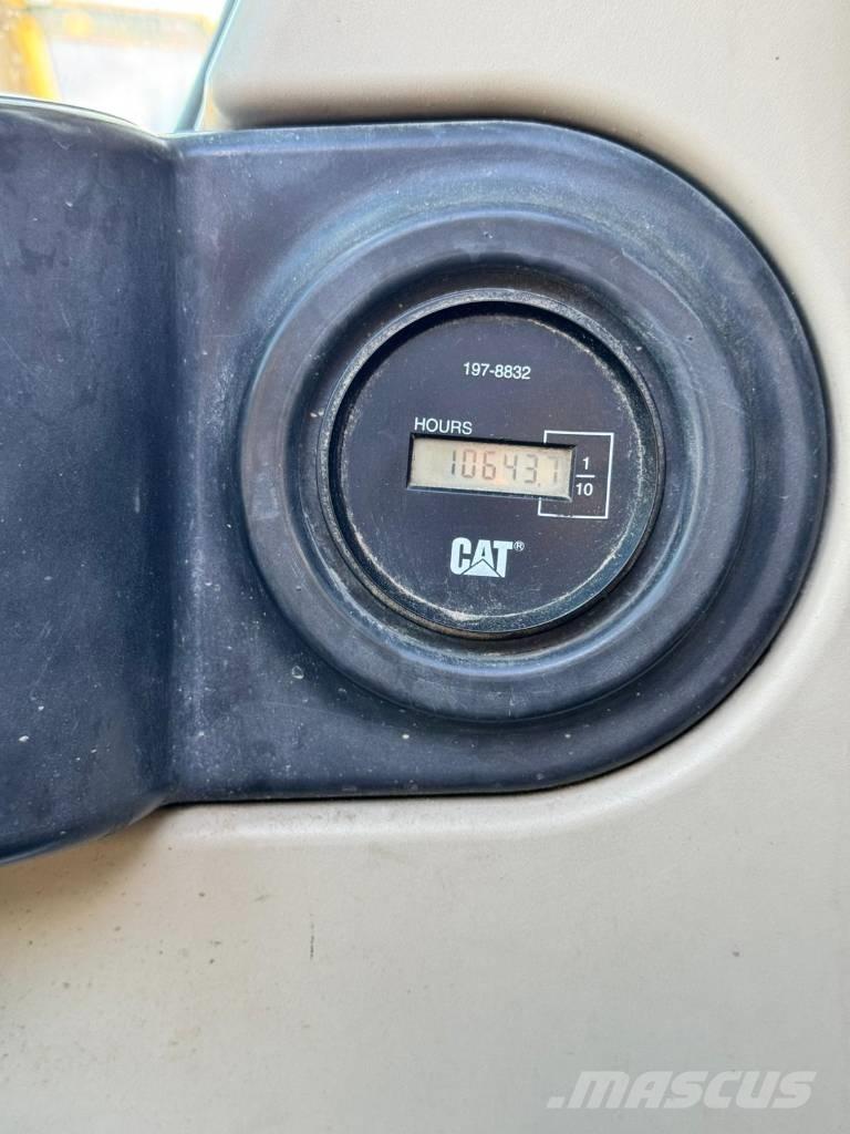 CAT M 315 C Gumikerekes kotrók