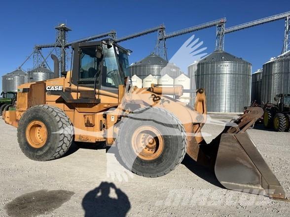 CASE 821C Gumikerekes homlokrakodók