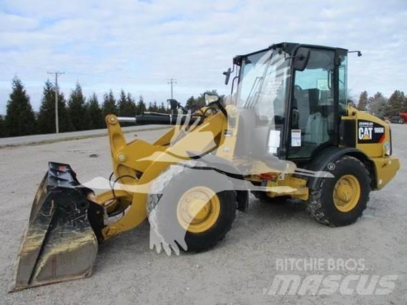 CAT 906M Gumikerekes homlokrakodók
