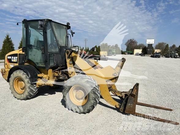 CAT 908M Gumikerekes homlokrakodók
