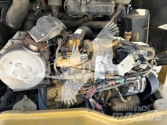 CAT 908M Gumikerekes homlokrakodók