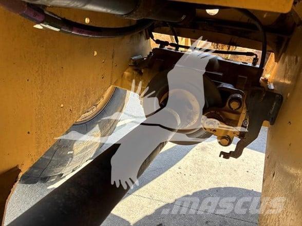 CAT 920 Gumikerekes homlokrakodók