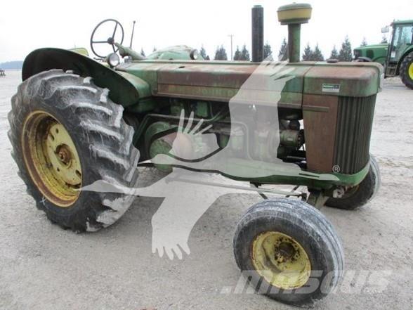 John Deere 820 Traktorok
