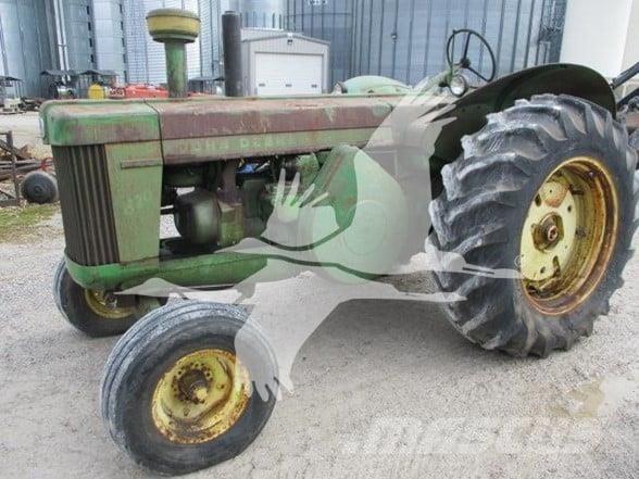 John Deere 820 Traktorok