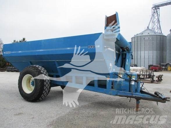 Kinze 840 Gabona átrakó kocsik