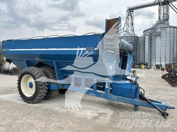 Kinze 840 Gabona átrakó kocsik