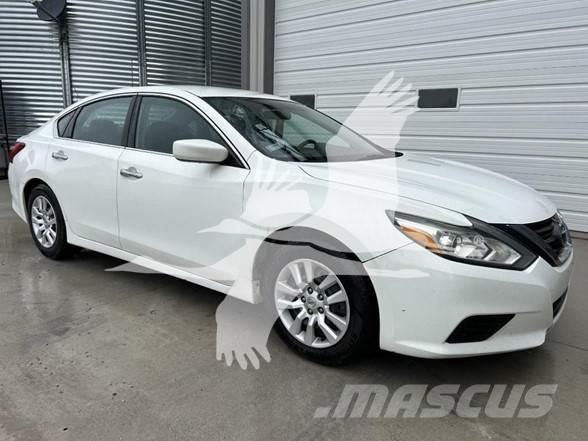 Nissan ALTIMA Kistehergépjárművek