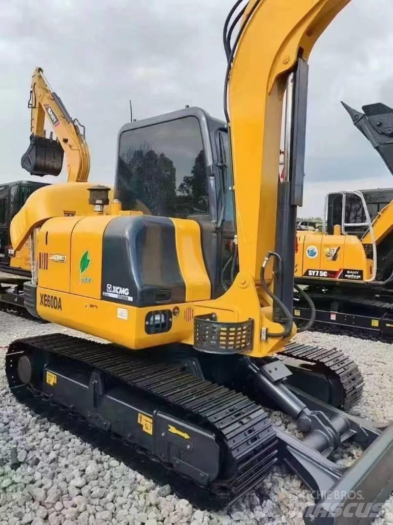 XCMG 60 Lánctalpas kotrók