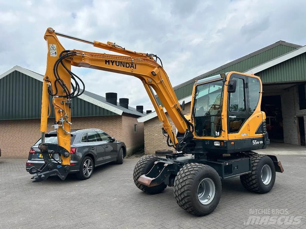 Hyundai 55W-9A Gumikerekes kotrók