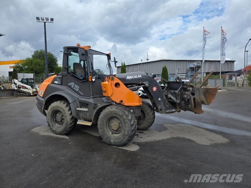Mecalac AS 700 Gumikerekes homlokrakodók