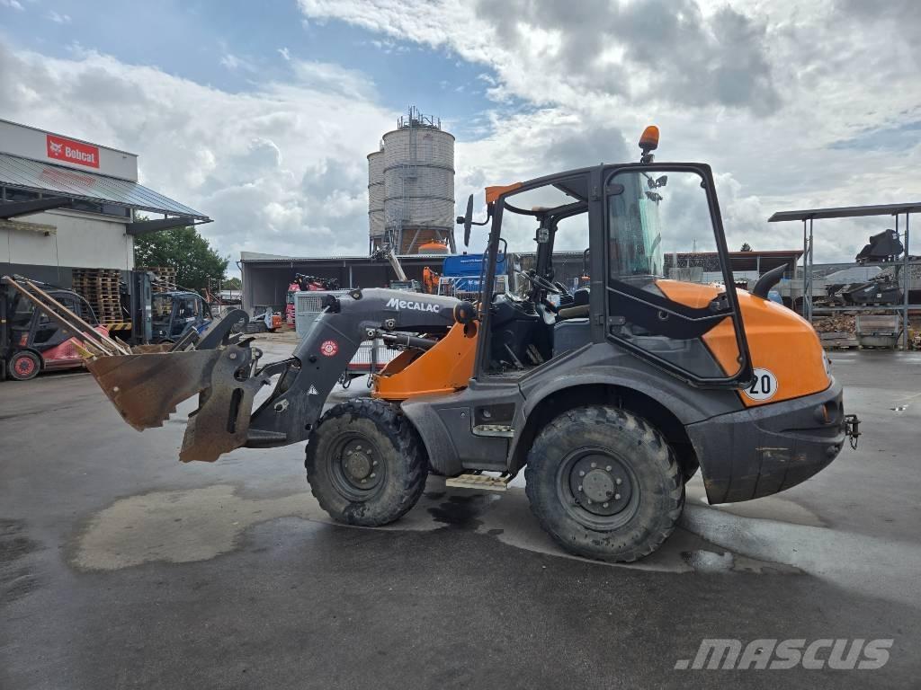 Mecalac AS 700 Gumikerekes homlokrakodók