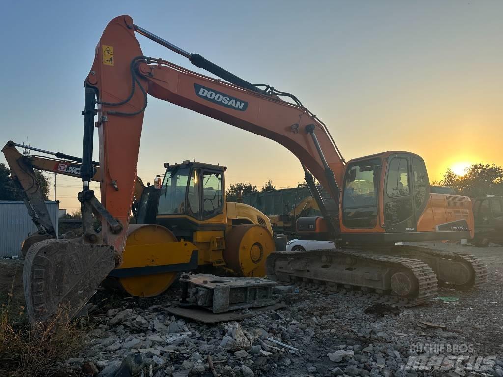 Doosan DX220LC-9 Lánctalpas kotrók