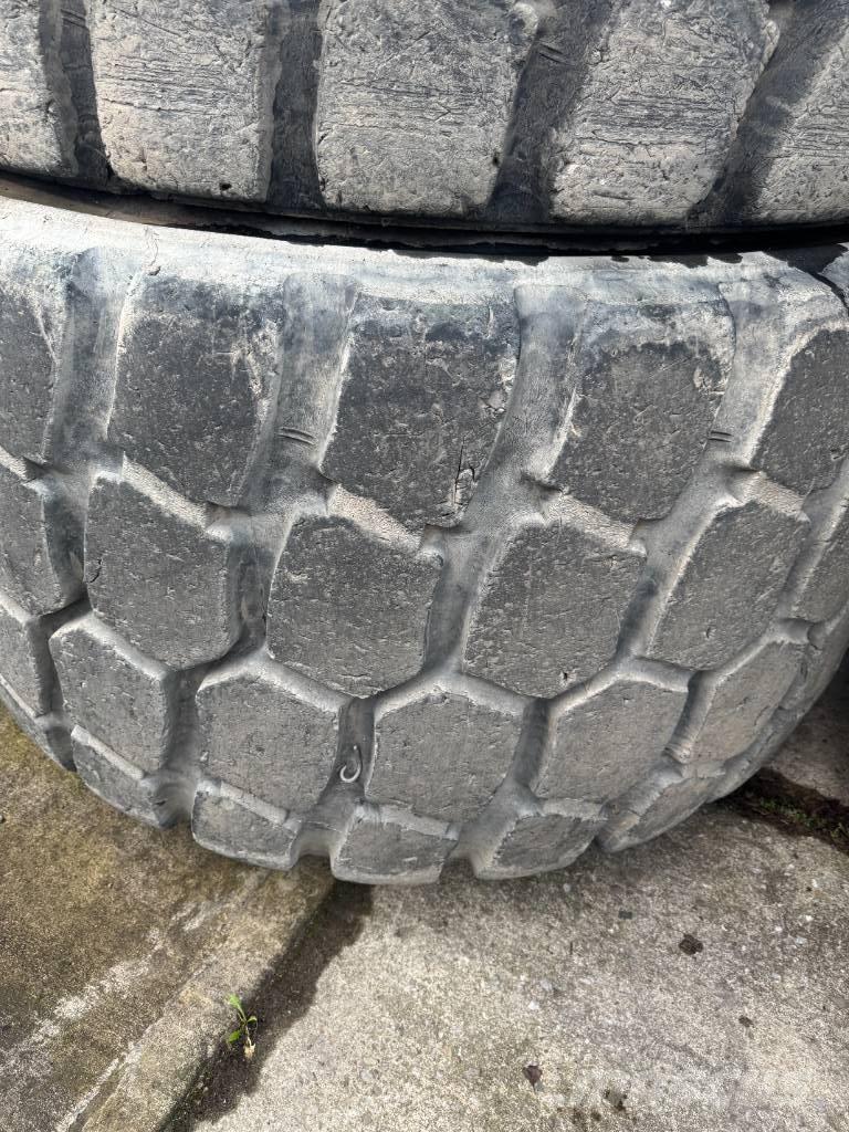 Develon DA 45 Gumiabroncsok, kerekek és felnik