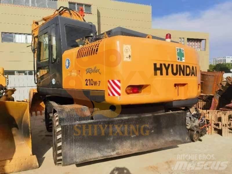 Hyundai 210W-7 Gumikerekes kotrók