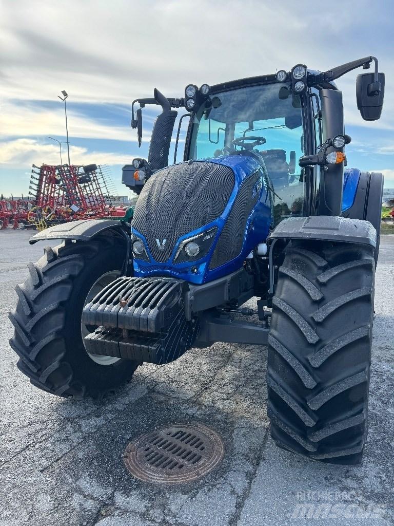 Valtra N 124 Traktorok
