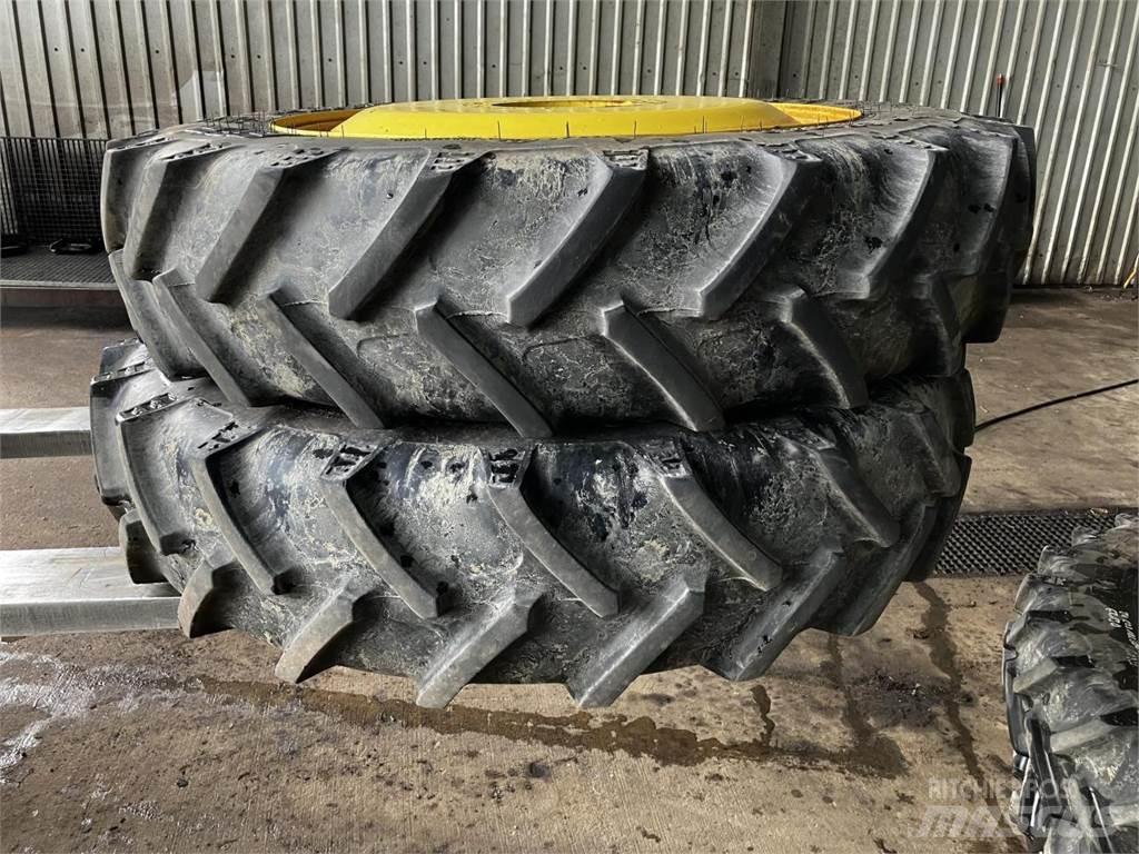 BKT 270/95R32 Gumiabroncsok, kerekek és felnik