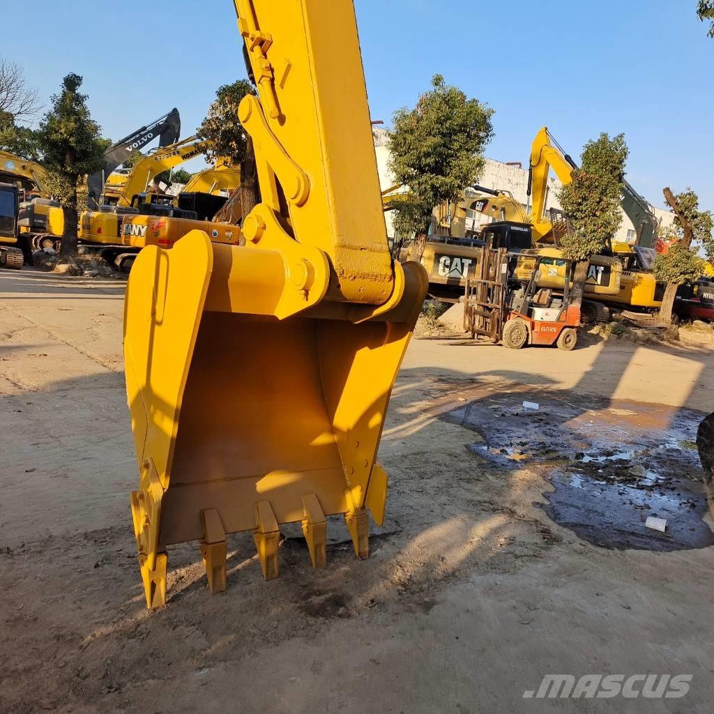 CAT 320 D2 Lánctalpas kotrók