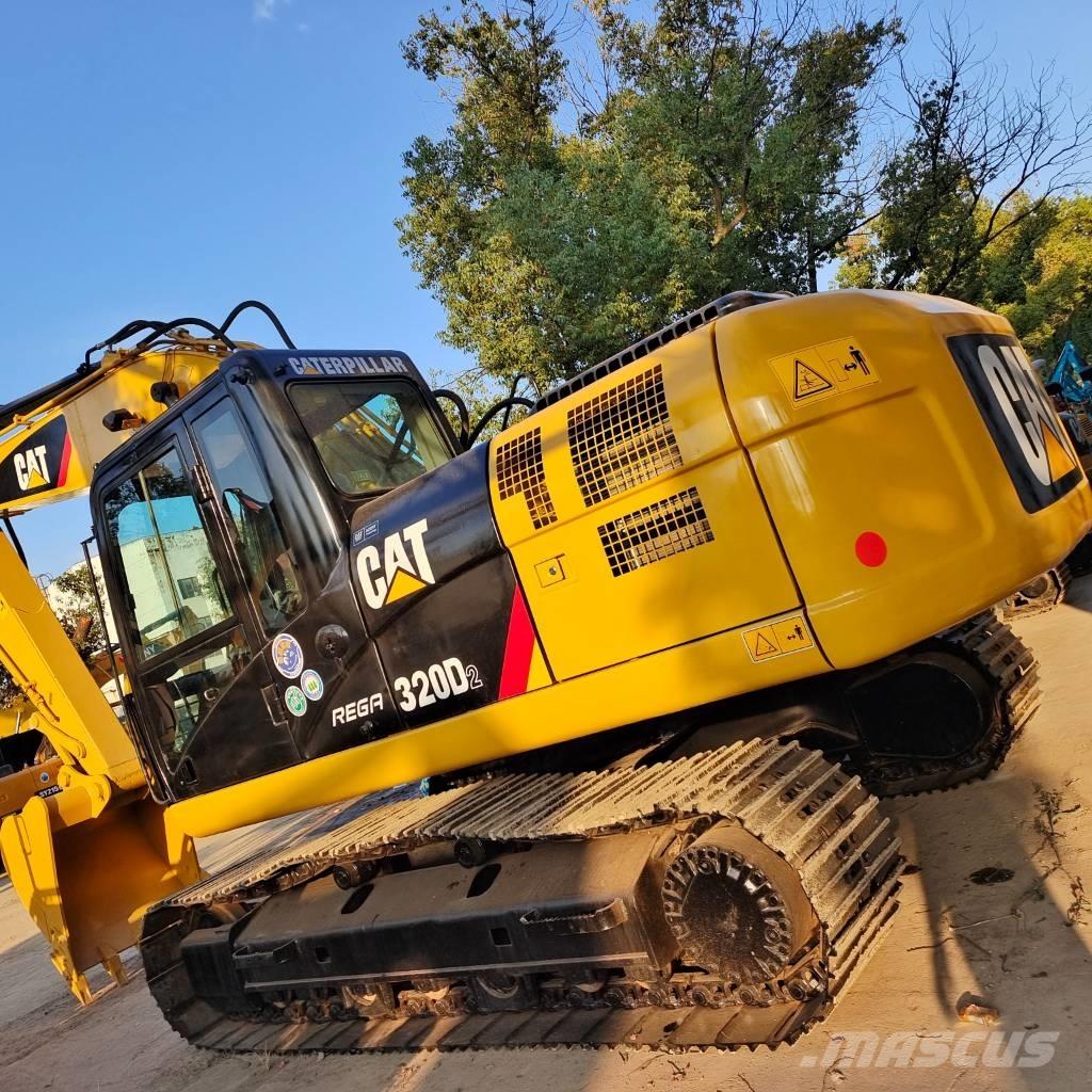 CAT 320 D2 Lánctalpas kotrók