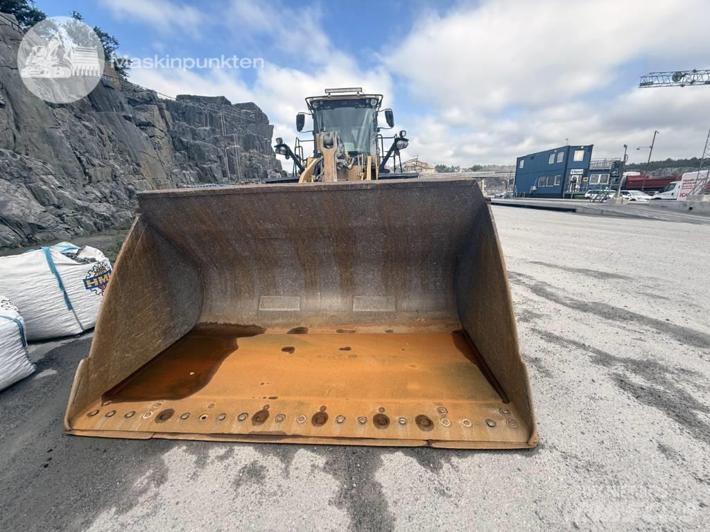 CAT 972 M Gumikerekes homlokrakodók