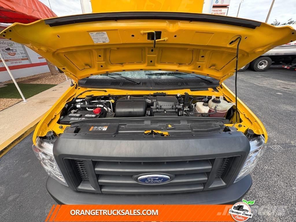 Ford E 350 SD Dobozos teherautók