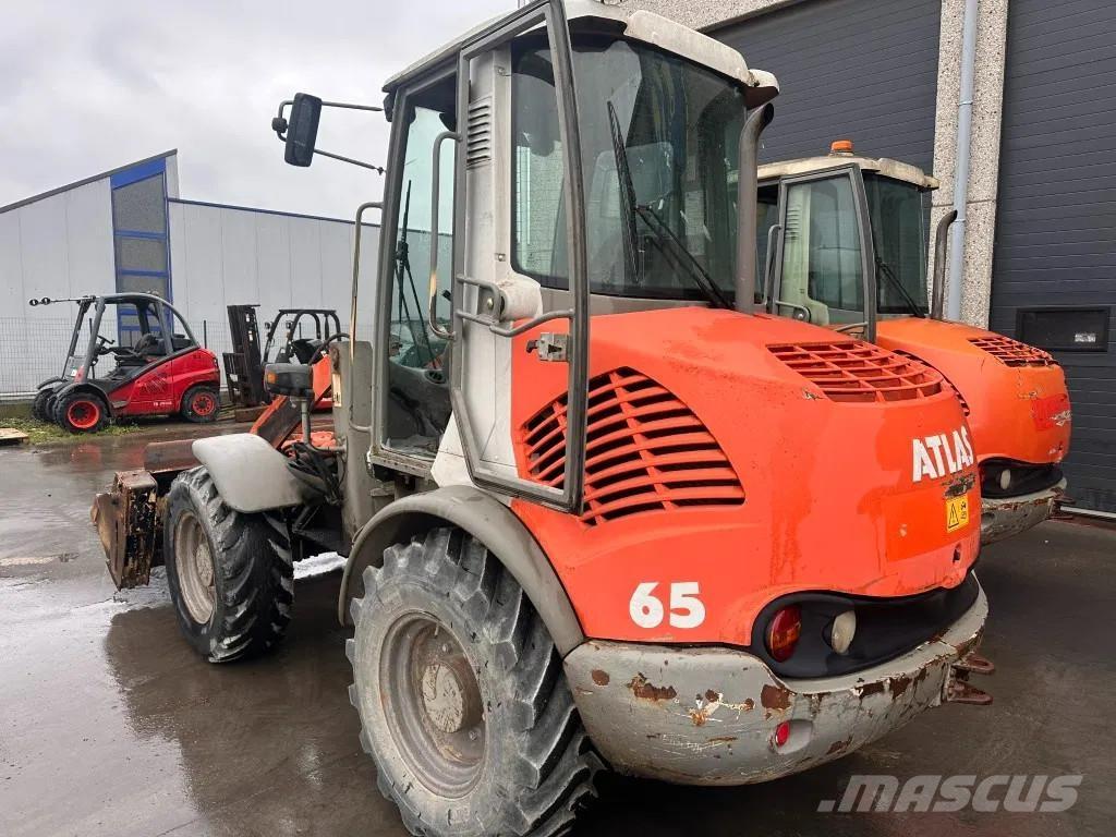 Atlas 65 x4x Gumikerekes homlokrakodók