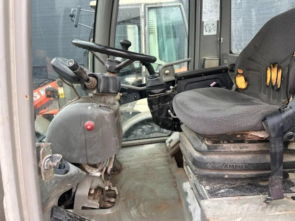 Atlas 65 x4x Gumikerekes homlokrakodók