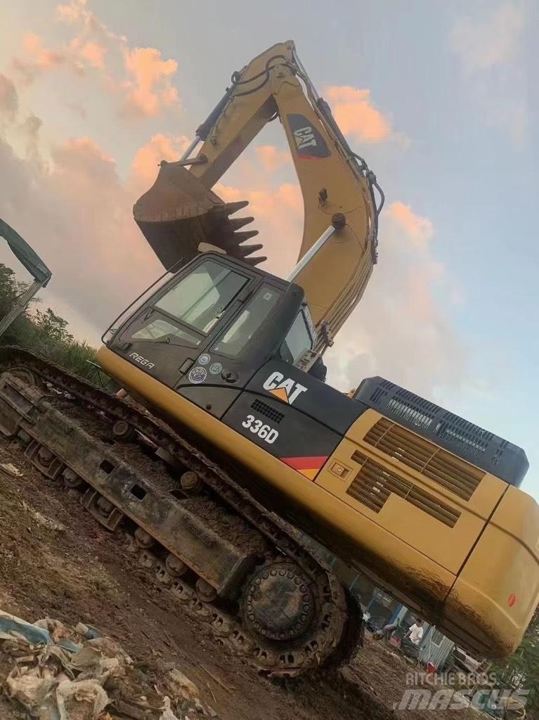 CAT 336 D Hosszú gém kotrók