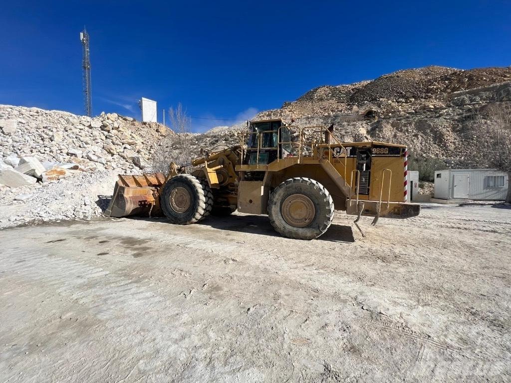 CAT 988 G Gumikerekes homlokrakodók