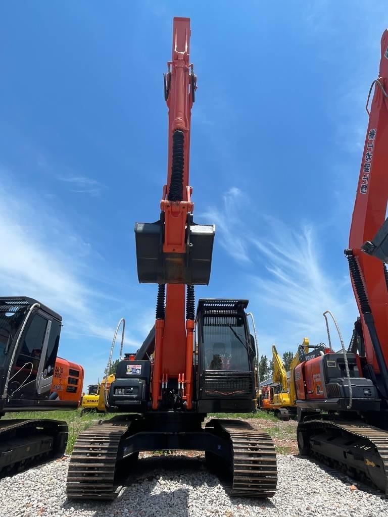 Hitachi ZX 200 Lánctalpas kotrók