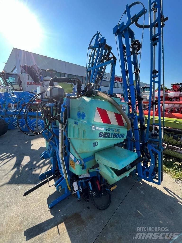 Berthoud Force 1000 Vontatott trágyaszórók