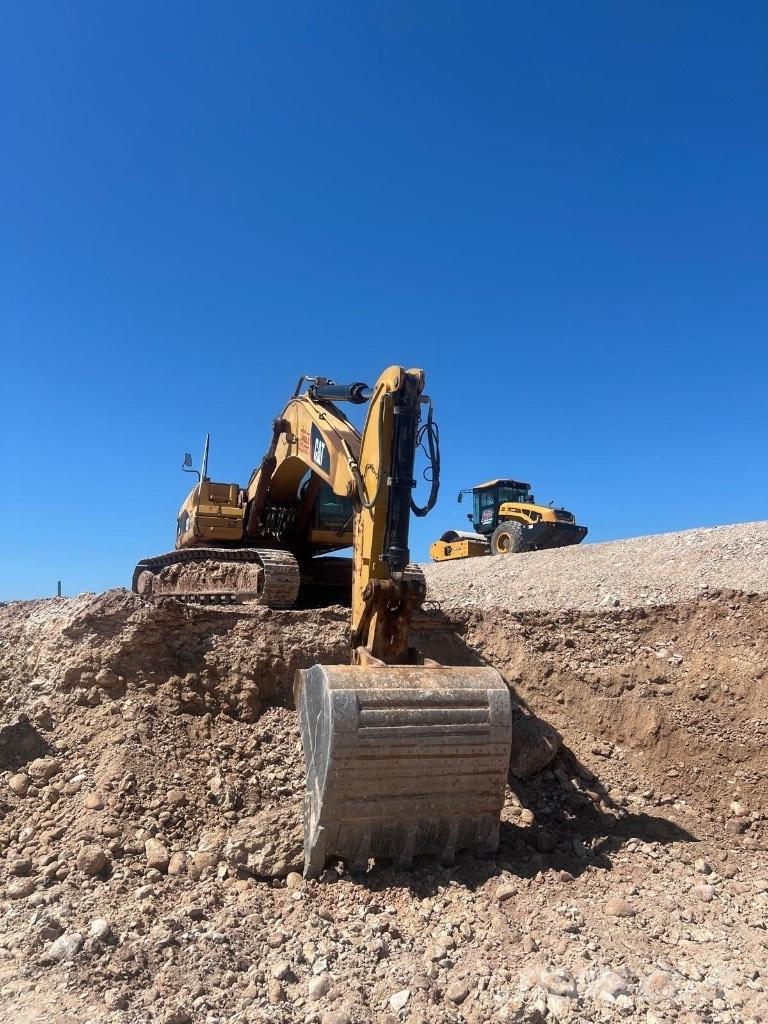 CAT 330 D L ME Lánctalpas kotrók
