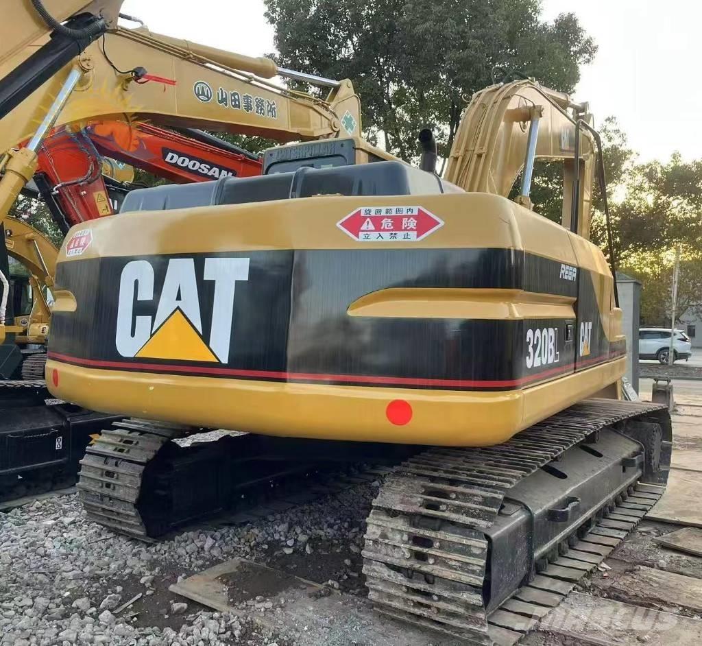 CAT 320 B L Lánctalpas kotrók