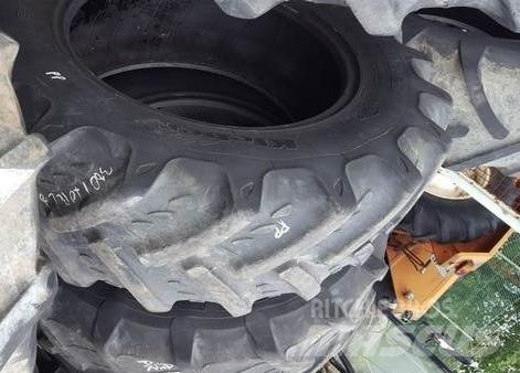  Pneu 13.6R28 Gumiabroncsok, kerekek és felnik