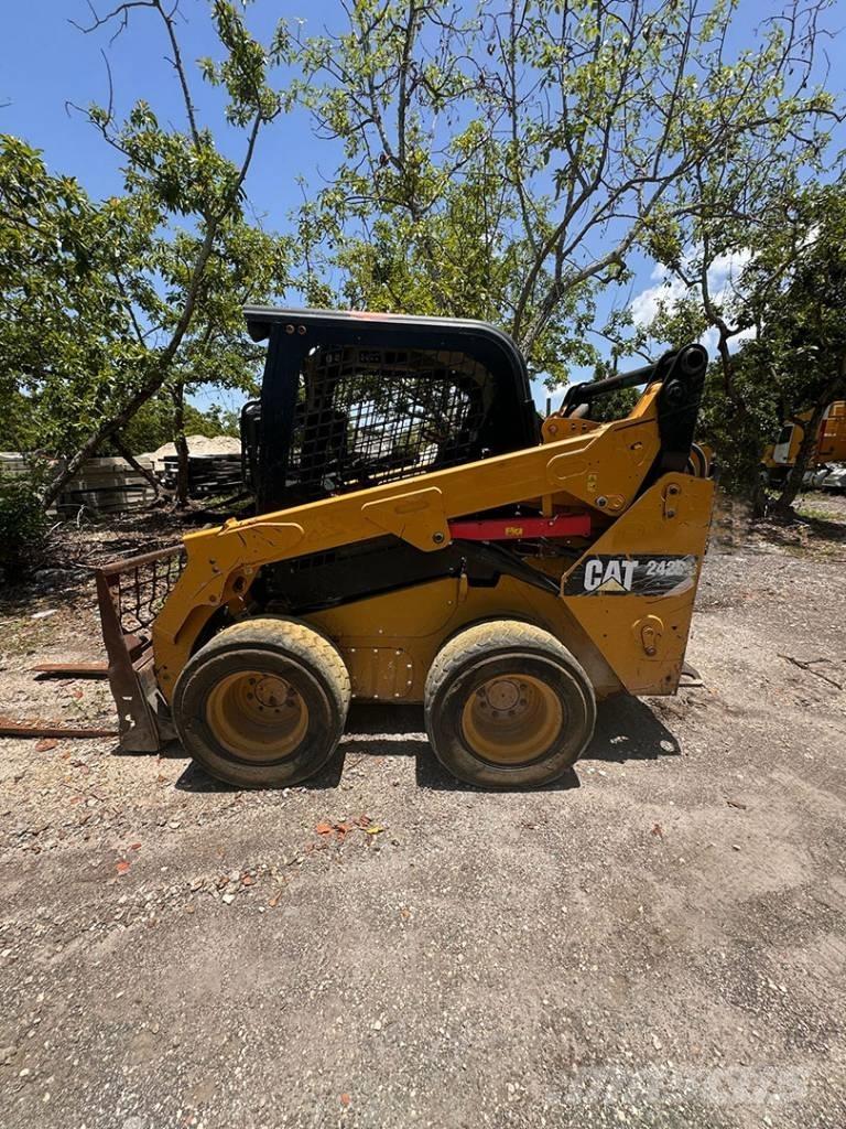 CAT 242 D Kompaktrakodók