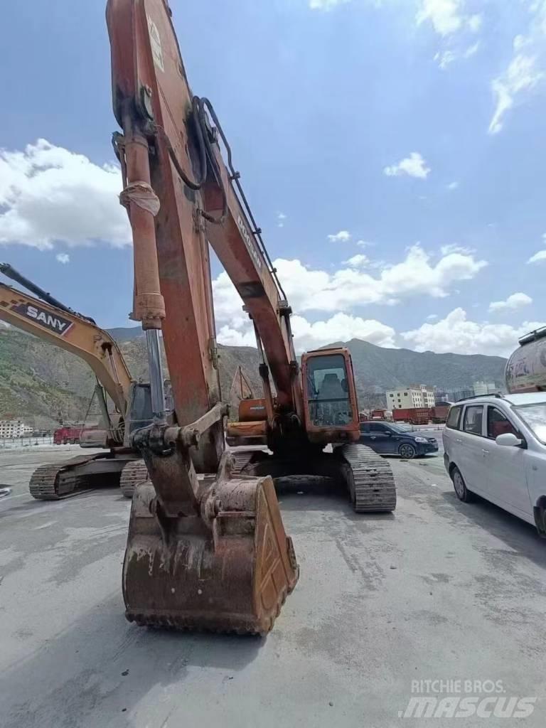 Doosan DX 225 Lánctalpas kotrók