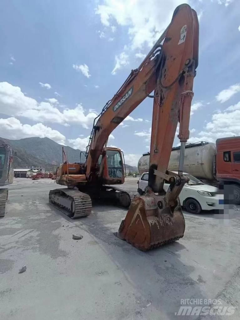 Doosan DX 225 Lánctalpas kotrók