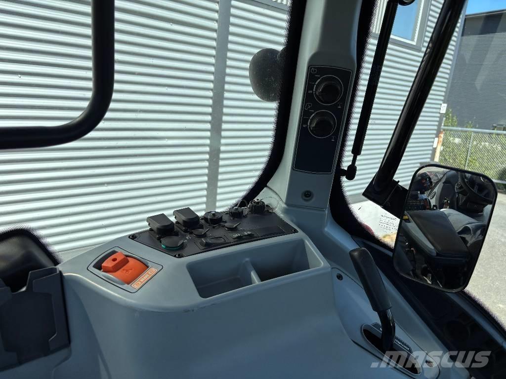 Valtra T 215 Versu Traktorok