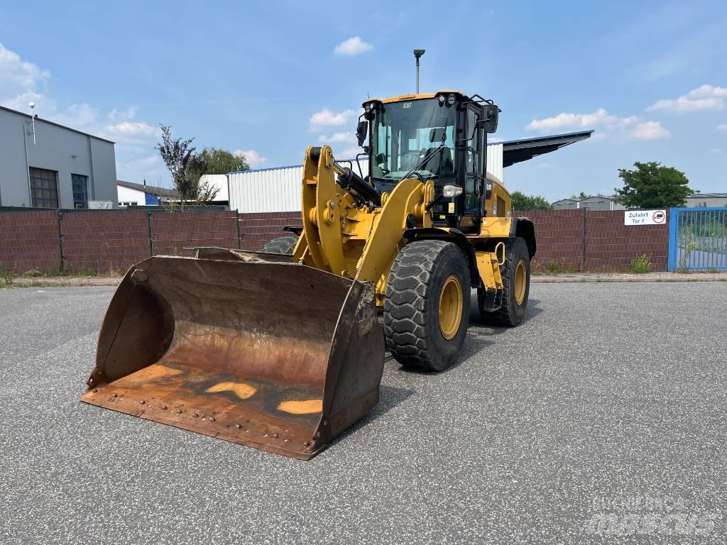 CAT 930M Gumikerekes homlokrakodók