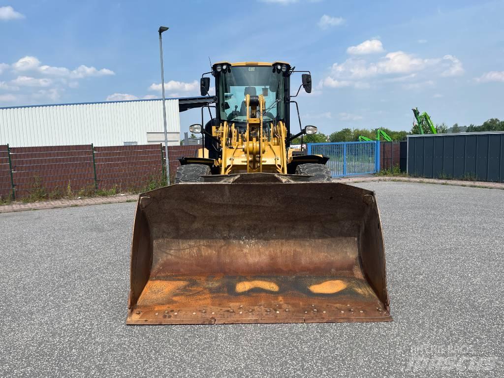 CAT 930M Gumikerekes homlokrakodók