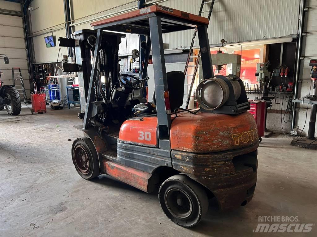 Toyota 02-6 FG F 30 Gázüzemű targoncák