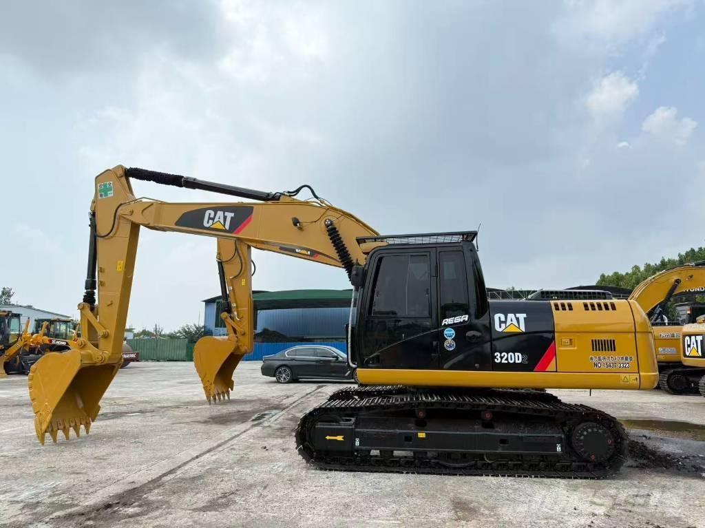 CAT 320D2 Lánctalpas kotrók