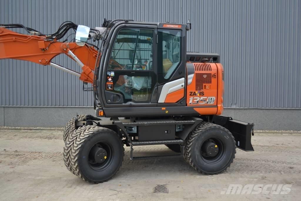 Hitachi ZX135W-7 Gumikerekes kotrók