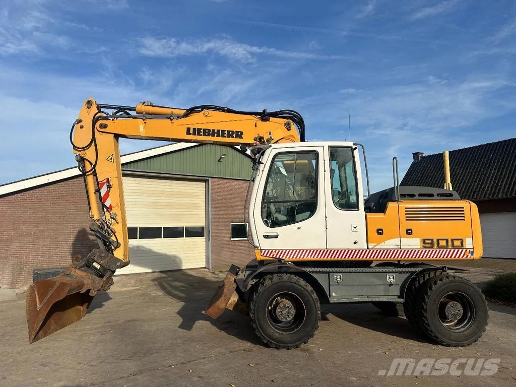 Liebherr A900 C Gumikerekes kotrók