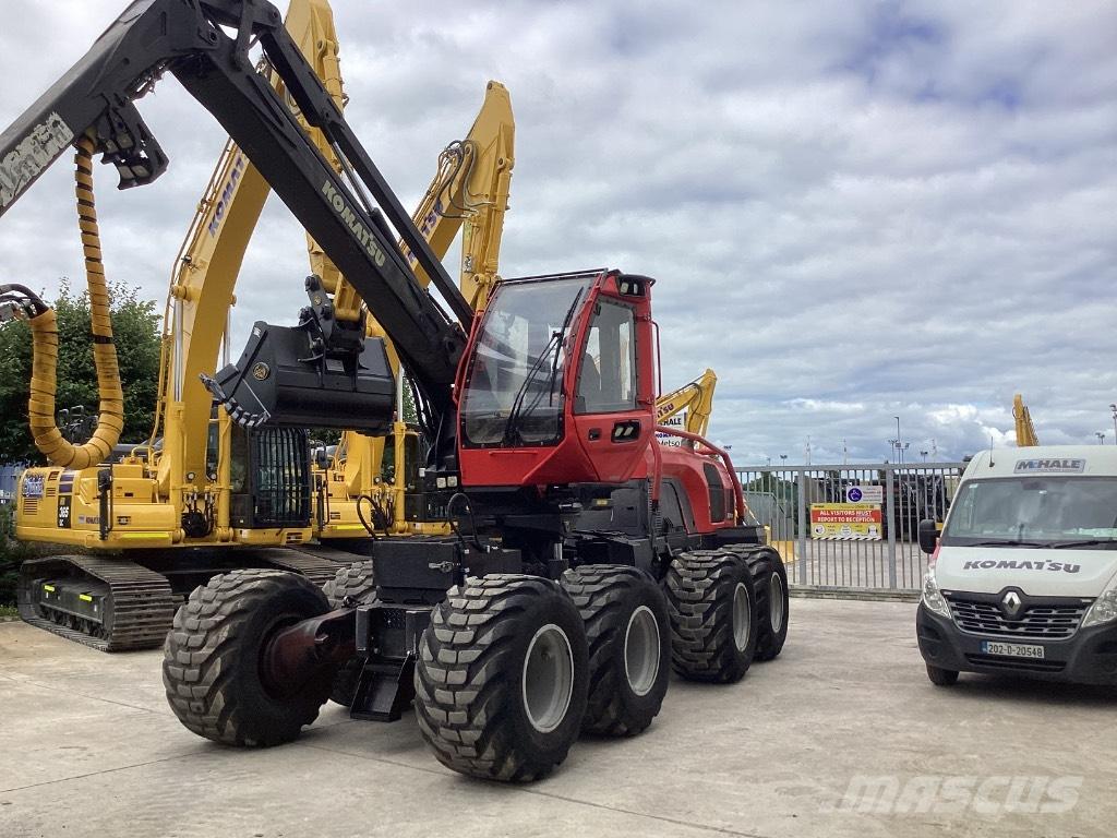Komatsu 931 XC Betakarítók
