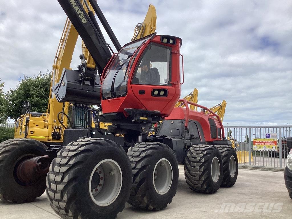 Komatsu 931 XC Betakarítók