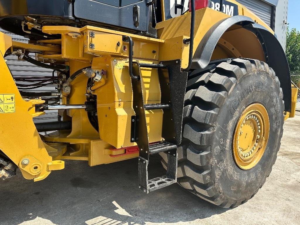 CAT 980M Gumikerekes homlokrakodók