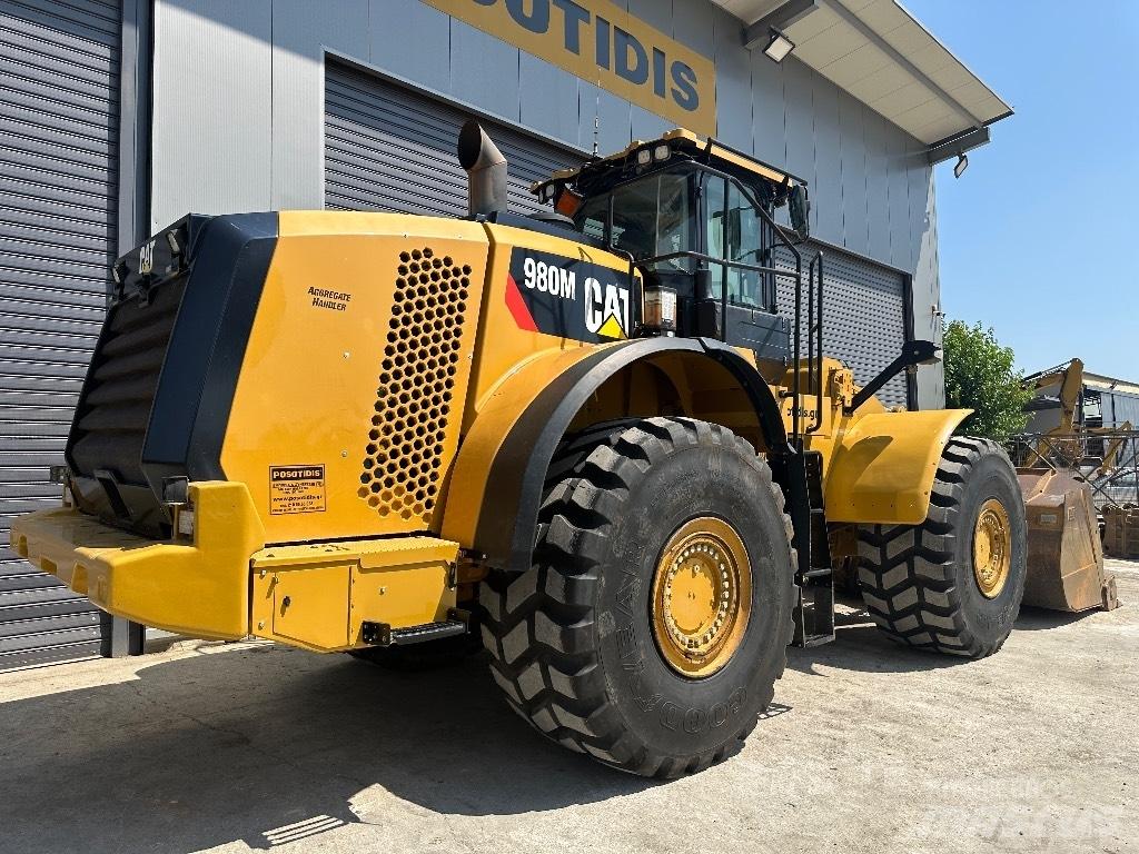 CAT 980M Gumikerekes homlokrakodók